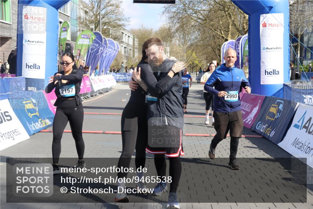 12.04.2026 - 45. Internationalen Wilhelmsburger Insellauf Strokosch-Dieckow http://msf.ph/oto/9465538 12.04.2026 11:15:40 Ziel 3681, 2157, 2993, 2137, 3607 meine-sportfotos.de
