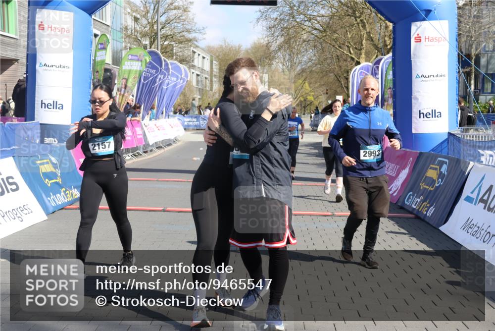 12.04.2026 - 45. Internationalen Wilhelmsburger Insellauf Strokosch-Dieckow http://msf.ph/oto/9465547 12.04.2026 11:15:40 Ziel 3681, 2157, 2993, 2137, 3607 meine-sportfotos.de