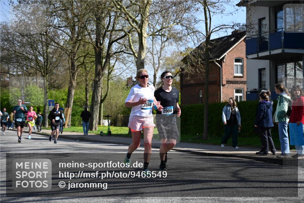 12.04.2026 - 45. Internationalen Wilhelmsburger Insellauf J. Mangold http://msf.ph/oto/9465549 12.04.2026 10:58:09 Ziel 4396, 3997, 2818, 3257, 2499, 2194, 2900, 3260, 3568, 4352, 4215, 4394, 3665, 3968, 4577, 5703, 3142, 5468, 3140, 4071, 2553, 2989, 3825, 5615, 3150 meine-sportfotos.de