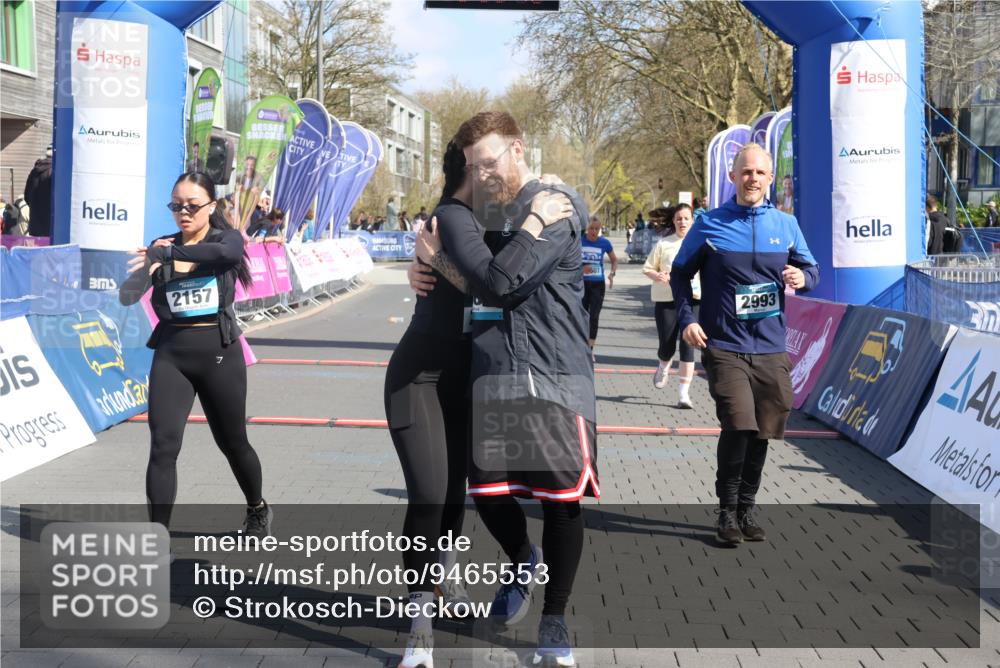 12.04.2026 - 45. Internationalen Wilhelmsburger Insellauf Strokosch-Dieckow http://msf.ph/oto/9465553 12.04.2026 11:15:40 Ziel 3681, 2157, 2993, 2137, 3607 meine-sportfotos.de