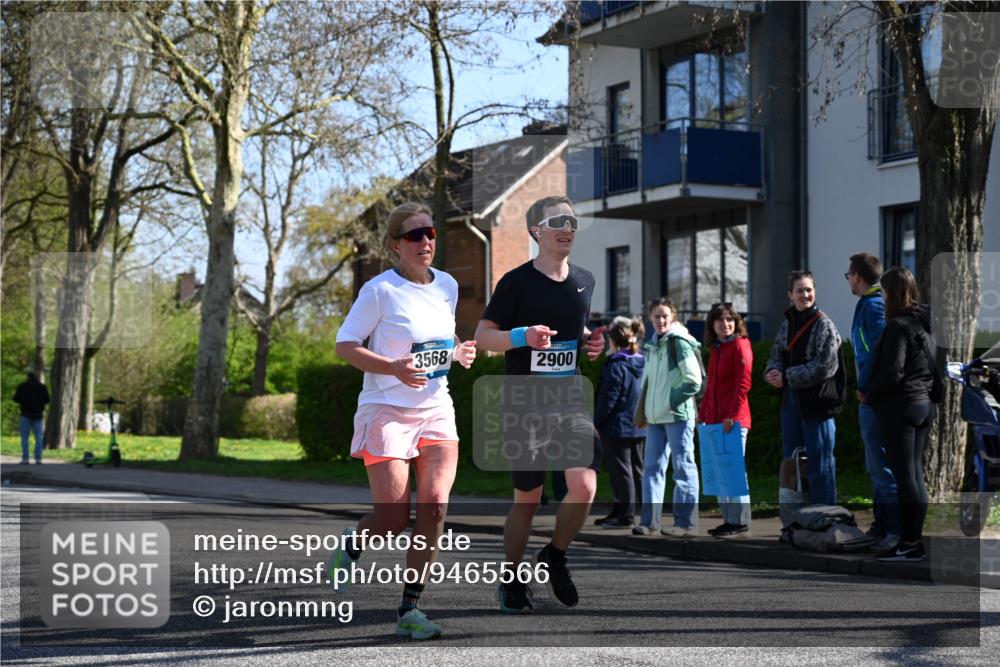 12.04.2026 - 45. Internationalen Wilhelmsburger Insellauf J. Mangold http://msf.ph/oto/9465566 12.04.2026 10:58:09 Ziel 4396, 3997, 2818, 3257, 2499, 2194, 2900, 3260, 3568, 4352, 4215, 4394, 3665, 3968, 4577, 5703, 3142, 5468, 3140, 4071, 2553, 2989, 3825, 5615, 3150 meine-sportfotos.de