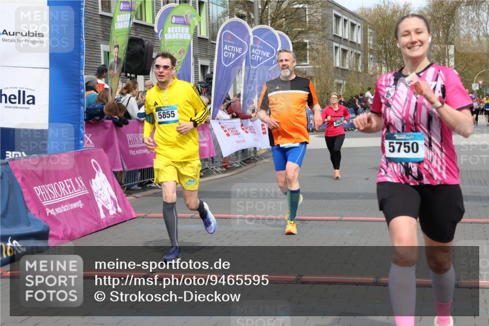 12.04.2026 - 45. Internationalen Wilhelmsburger Insellauf Strokosch-Dieckow http://msf.ph/oto/9465595 12.04.2026 13:13:01 Ziel 5750, 5855, 2280, 3441, 5674, 4841 meine-sportfotos.de
