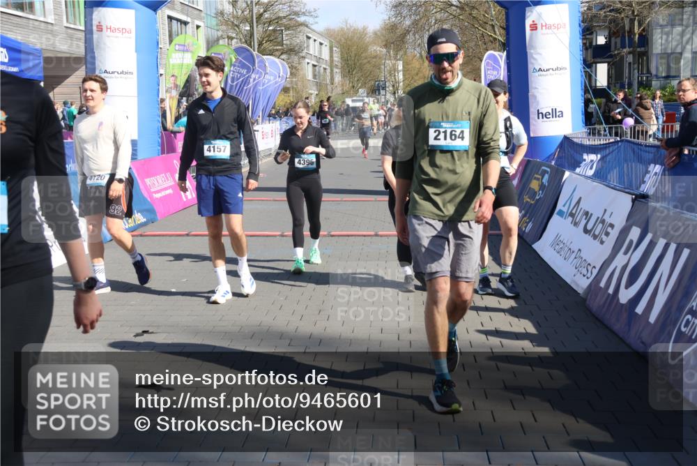 12.04.2026 - 45. Internationalen Wilhelmsburger Insellauf Strokosch-Dieckow http://msf.ph/oto/9465601 12.04.2026 10:58:27 Ziel 2228, 4396 meine-sportfotos.de