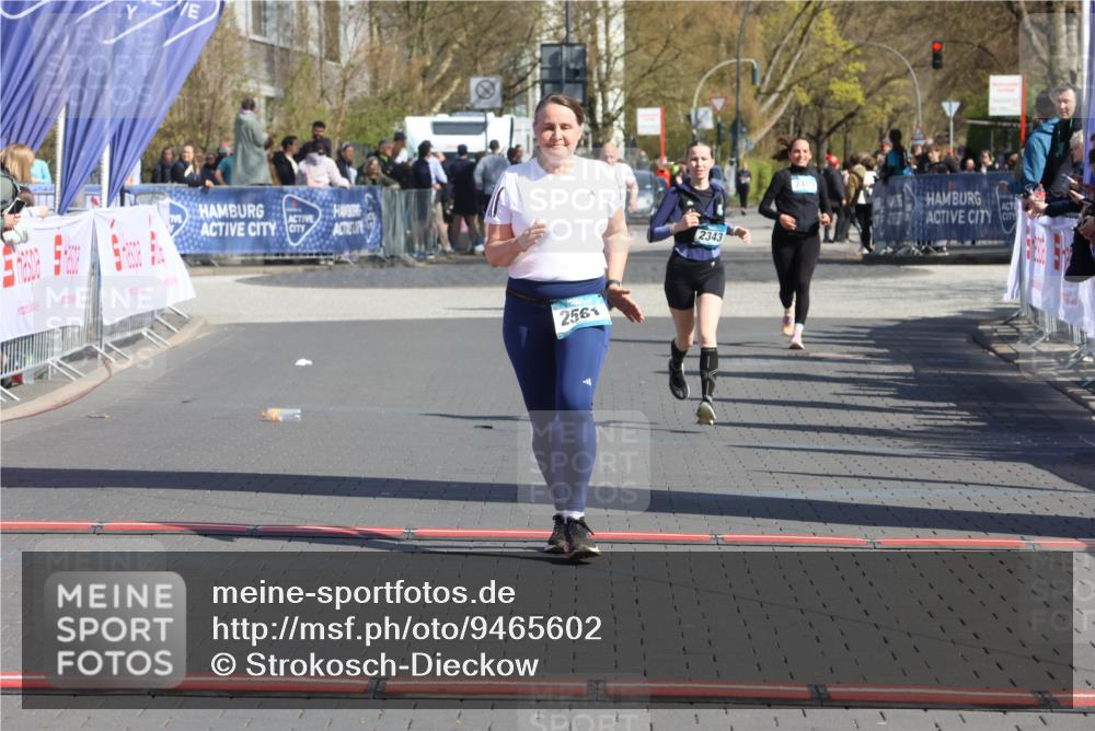 12.04.2026 - 45. Internationalen Wilhelmsburger Insellauf Strokosch-Dieckow http://msf.ph/oto/9465602 12.04.2026 11:16:04 Ziel 2561, 2343 meine-sportfotos.de