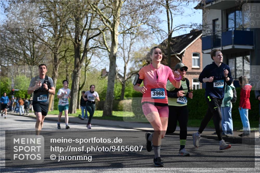 12.04.2026 - 45. Internationalen Wilhelmsburger Insellauf J. Mangold http://msf.ph/oto/9465607 12.04.2026 10:58:29 Ziel 4352, 4215, 4394, 3665, 3968, 4577, 5703, 3142, 5468, 3140, 4071, 2553, 2989, 3825, 5615, 3150, 2269 meine-sportfotos.de