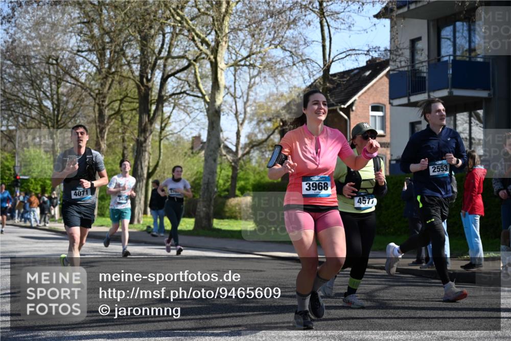12.04.2026 - 45. Internationalen Wilhelmsburger Insellauf J. Mangold http://msf.ph/oto/9465609 12.04.2026 10:58:29 Ziel 4352, 4215, 4394, 3665, 3968, 4577, 5703, 3142, 5468, 3140, 4071, 2553, 2989, 3825, 5615, 3150, 2269 meine-sportfotos.de