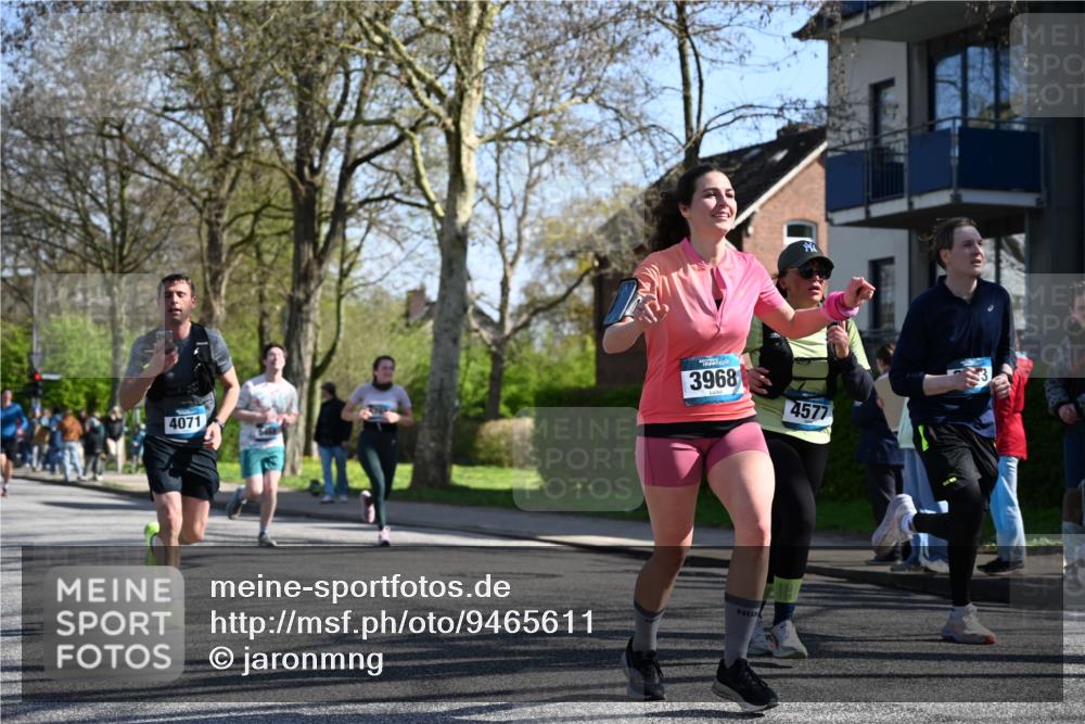 12.04.2026 - 45. Internationalen Wilhelmsburger Insellauf J. Mangold http://msf.ph/oto/9465611 12.04.2026 10:58:29 Ziel 4352, 4215, 4394, 3665, 3968, 4577, 5703, 3142, 5468, 3140, 4071, 2553, 2989, 3825, 5615, 3150, 2269 meine-sportfotos.de