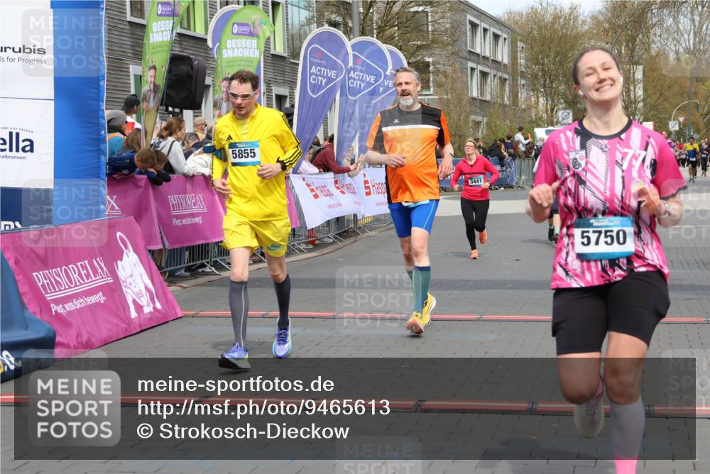 12.04.2026 - 45. Internationalen Wilhelmsburger Insellauf Strokosch-Dieckow http://msf.ph/oto/9465613 12.04.2026 13:13:01 Ziel 5750, 5855, 2280, 3441, 5674, 4841 meine-sportfotos.de