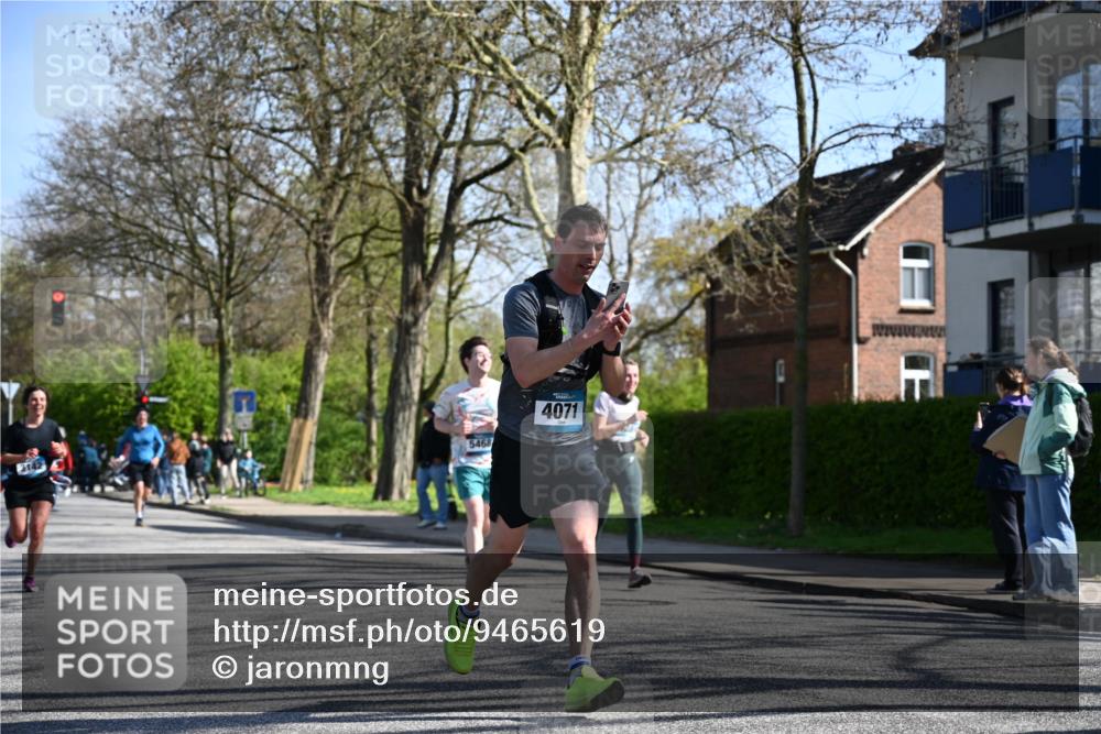 12.04.2026 - 45. Internationalen Wilhelmsburger Insellauf J. Mangold http://msf.ph/oto/9465619 12.04.2026 10:58:30 Ziel 4215, 4394, 3665, 3968, 4577, 5703, 3142, 5468, 3140, 4071, 2553, 2989, 3825, 5615, 3150, 2269, 5366 meine-sportfotos.de
