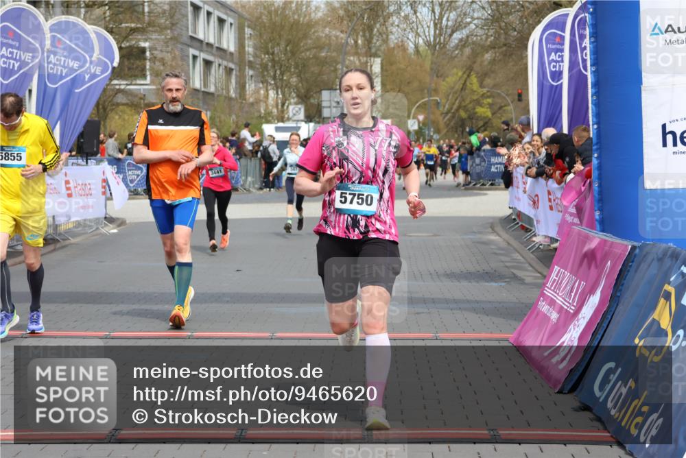 12.04.2026 - 45. Internationalen Wilhelmsburger Insellauf Strokosch-Dieckow http://msf.ph/oto/9465620 12.04.2026 13:13:00 Ziel 5750, 5855, 2280 meine-sportfotos.de