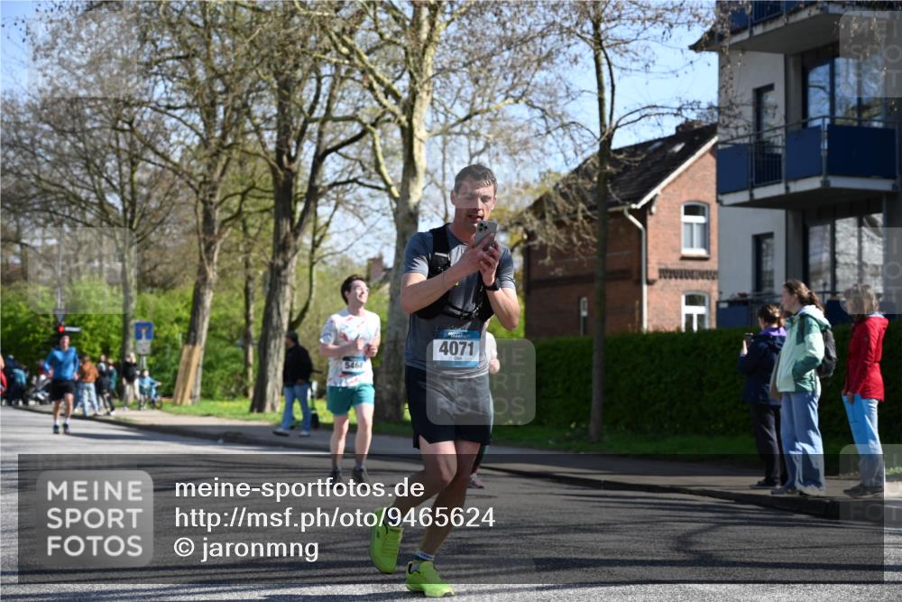 12.04.2026 - 45. Internationalen Wilhelmsburger Insellauf J. Mangold http://msf.ph/oto/9465624 12.04.2026 10:58:30 Ziel 4215, 4394, 3665, 3968, 4577, 5703, 3142, 5468, 3140, 4071, 2553, 2989, 3825, 5615, 3150, 2269, 5366 meine-sportfotos.de