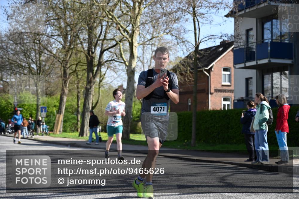 12.04.2026 - 45. Internationalen Wilhelmsburger Insellauf J. Mangold http://msf.ph/oto/9465626 12.04.2026 10:58:30 Ziel 4215, 4394, 3665, 3968, 4577, 5703, 3142, 5468, 3140, 4071, 2553, 2989, 3825, 5615, 3150, 2269, 5366 meine-sportfotos.de