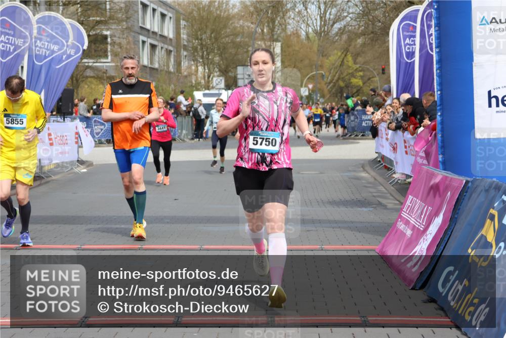 12.04.2026 - 45. Internationalen Wilhelmsburger Insellauf Strokosch-Dieckow http://msf.ph/oto/9465627 12.04.2026 13:13:00 Ziel 5750, 5855, 2280 meine-sportfotos.de