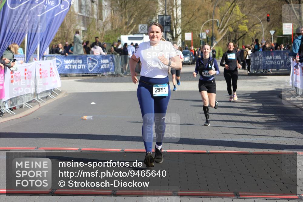 12.04.2026 - 45. Internationalen Wilhelmsburger Insellauf Strokosch-Dieckow http://msf.ph/oto/9465640 12.04.2026 11:16:05 Ziel 2561, 2343 meine-sportfotos.de