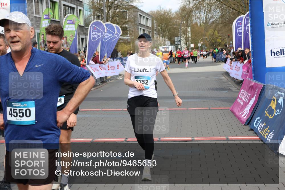 12.04.2026 - 45. Internationalen Wilhelmsburger Insellauf Strokosch-Dieckow http://msf.ph/oto/9465653 12.04.2026 13:12:53 Ziel 3914, 2545, 3352, 3348 meine-sportfotos.de