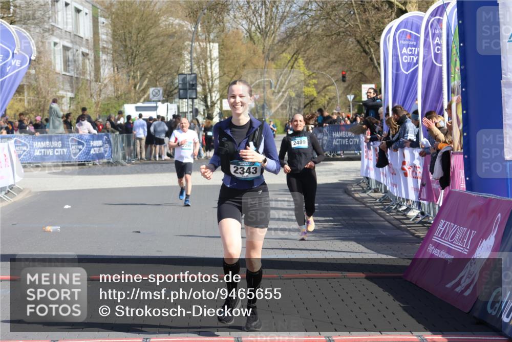 12.04.2026 - 45. Internationalen Wilhelmsburger Insellauf Strokosch-Dieckow http://msf.ph/oto/9465655 12.04.2026 11:16:08 Ziel 2561, 2343 meine-sportfotos.de