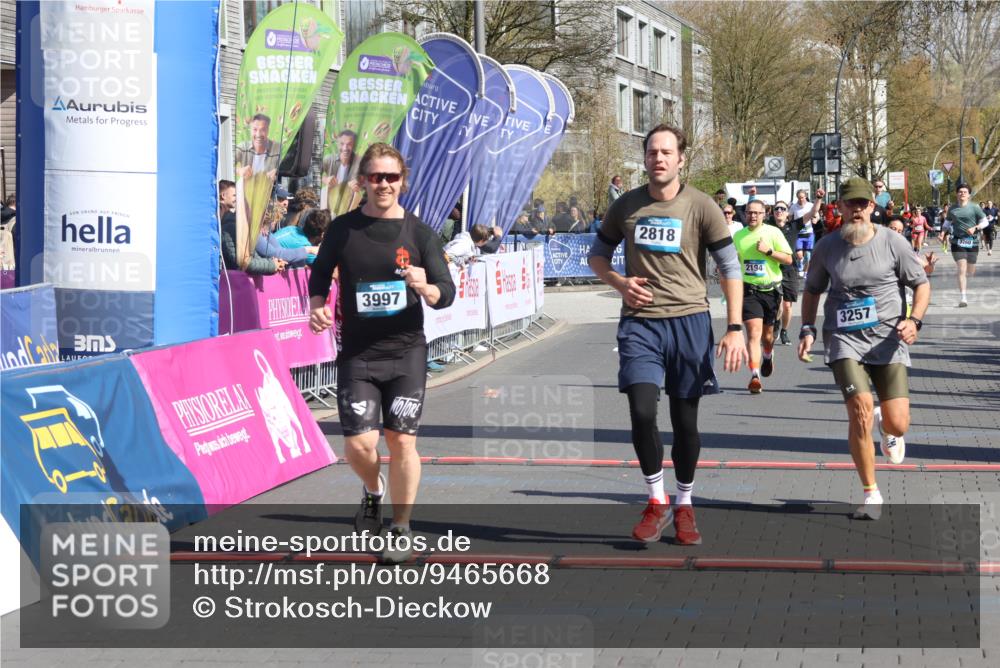 12.04.2026 - 45. Internationalen Wilhelmsburger Insellauf Strokosch-Dieckow http://msf.ph/oto/9465668 12.04.2026 10:58:34 Ziel 3997, 2818, 3257, 2499, 2194 meine-sportfotos.de