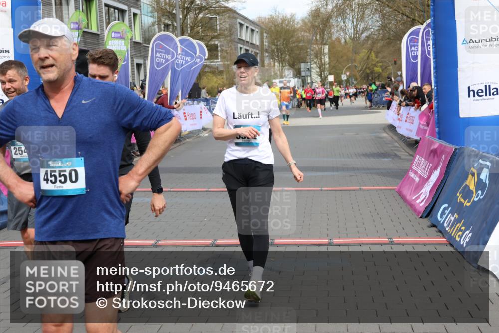 12.04.2026 - 45. Internationalen Wilhelmsburger Insellauf Strokosch-Dieckow http://msf.ph/oto/9465672 12.04.2026 13:12:53 Ziel 3914, 2545, 3352, 3348 meine-sportfotos.de