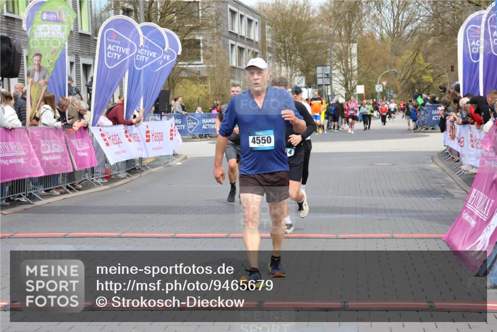12.04.2026 - 45. Internationalen Wilhelmsburger Insellauf Strokosch-Dieckow http://msf.ph/oto/9465679 12.04.2026 13:12:49 Ziel 4850, 4550, 3914, 2545, 3352, 3348 meine-sportfotos.de