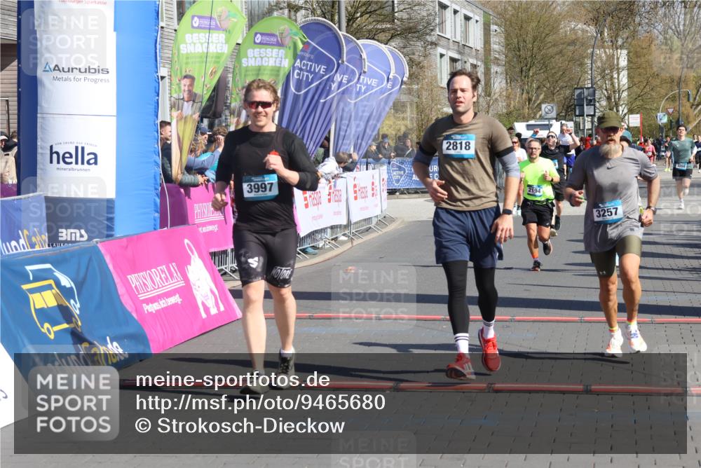 12.04.2026 - 45. Internationalen Wilhelmsburger Insellauf Strokosch-Dieckow http://msf.ph/oto/9465680 12.04.2026 10:58:34 Ziel 3997, 2818, 3257, 2499, 2194 meine-sportfotos.de