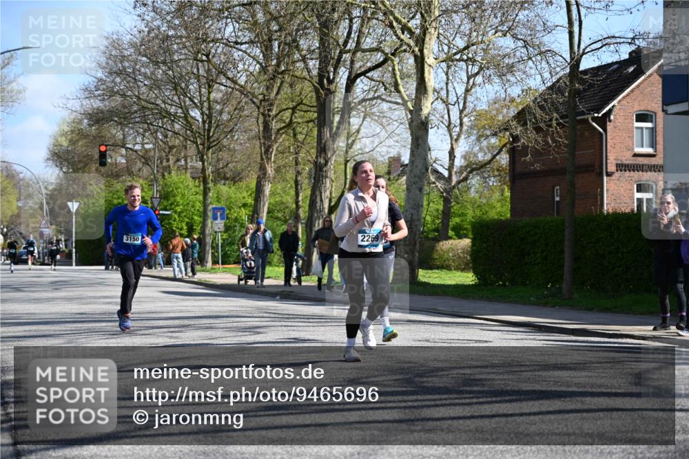 12.04.2026 - 45. Internationalen Wilhelmsburger Insellauf J. Mangold http://msf.ph/oto/9465696 12.04.2026 10:58:51 Ziel 2989, 3825, 5615, 3150, 2269, 5366, 3044, 3045, 3582, 4896, 2308 meine-sportfotos.de