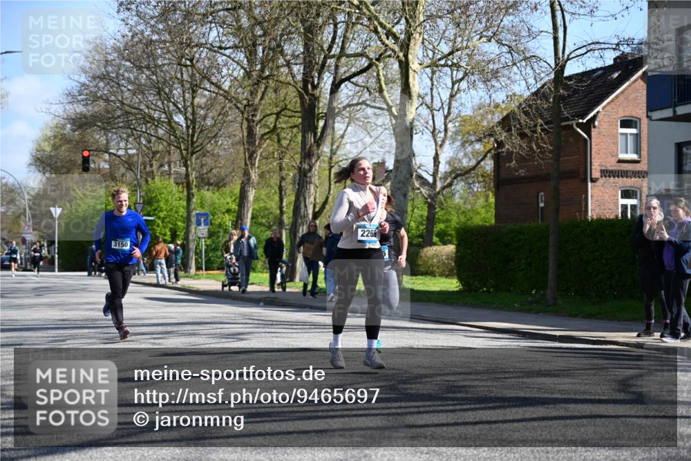 12.04.2026 - 45. Internationalen Wilhelmsburger Insellauf J. Mangold http://msf.ph/oto/9465697 12.04.2026 10:58:51 Ziel 2989, 3825, 5615, 3150, 2269, 5366, 3044, 3045, 3582, 4896, 2308 meine-sportfotos.de
