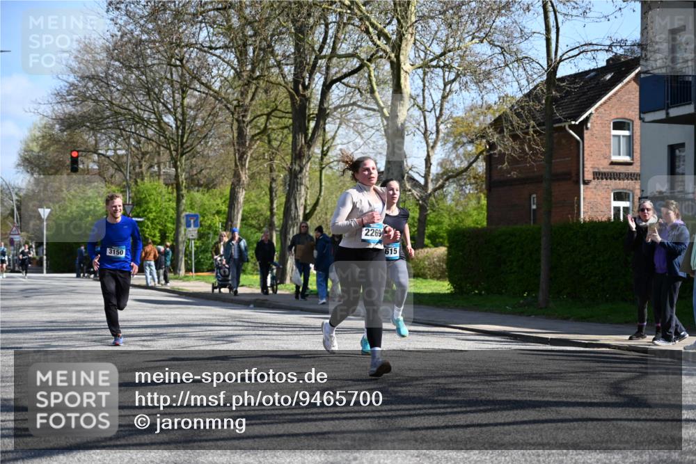 12.04.2026 - 45. Internationalen Wilhelmsburger Insellauf J. Mangold http://msf.ph/oto/9465700 12.04.2026 10:58:51 Ziel 2989, 3825, 5615, 3150, 2269, 5366, 3044, 3045, 3582, 4896, 2308 meine-sportfotos.de