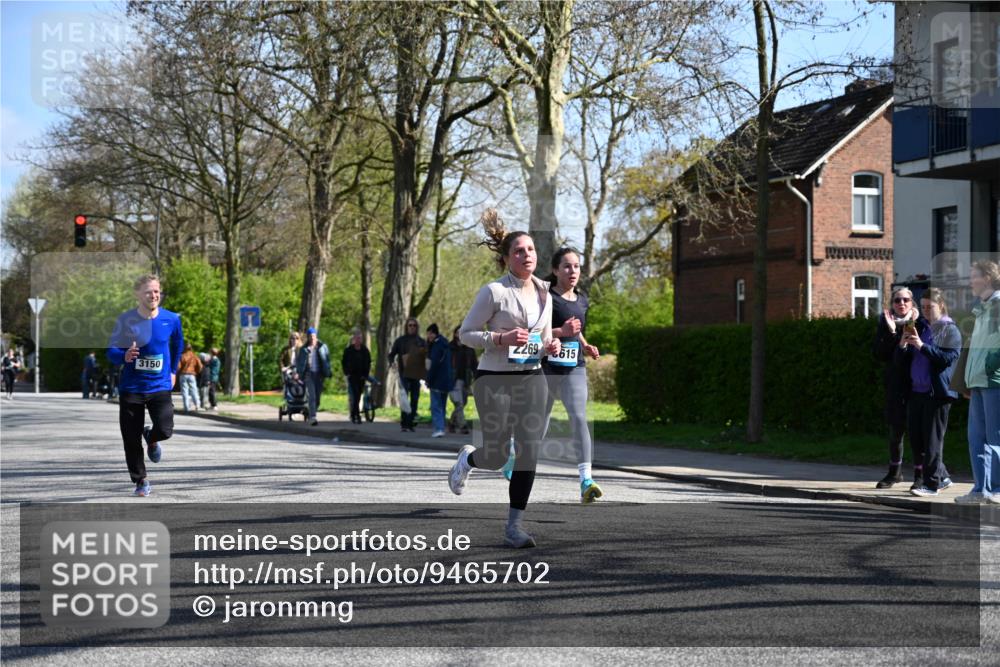 12.04.2026 - 45. Internationalen Wilhelmsburger Insellauf J. Mangold http://msf.ph/oto/9465702 12.04.2026 10:58:51 Ziel 2989, 3825, 5615, 3150, 2269, 5366, 3044, 3045, 3582, 4896, 2308 meine-sportfotos.de