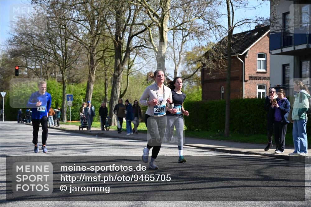 12.04.2026 - 45. Internationalen Wilhelmsburger Insellauf J. Mangold http://msf.ph/oto/9465705 12.04.2026 10:58:51 Ziel 2989, 3825, 5615, 3150, 2269, 5366, 3044, 3045, 3582, 4896, 2308 meine-sportfotos.de