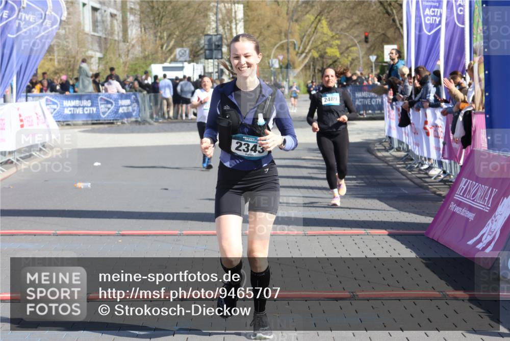 12.04.2026 - 45. Internationalen Wilhelmsburger Insellauf Strokosch-Dieckow http://msf.ph/oto/9465707 12.04.2026 11:16:09 Ziel 2561, 2343 meine-sportfotos.de
