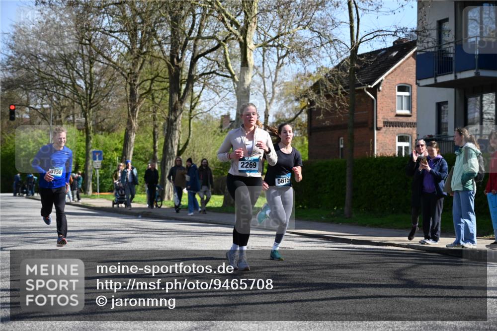 12.04.2026 - 45. Internationalen Wilhelmsburger Insellauf J. Mangold http://msf.ph/oto/9465708 12.04.2026 10:58:51 Ziel 2989, 3825, 5615, 3150, 2269, 5366, 3044, 3045, 3582, 4896, 2308 meine-sportfotos.de