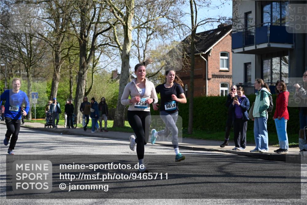 12.04.2026 - 45. Internationalen Wilhelmsburger Insellauf J. Mangold http://msf.ph/oto/9465711 12.04.2026 10:58:51 Ziel 2989, 3825, 5615, 3150, 2269, 5366, 3044, 3045, 3582, 4896, 2308 meine-sportfotos.de