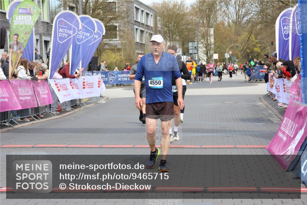 12.04.2026 - 45. Internationalen Wilhelmsburger Insellauf Strokosch-Dieckow http://msf.ph/oto/9465715 12.04.2026 13:12:49 Ziel 4850, 4550, 3914, 2545, 3352, 3348 meine-sportfotos.de