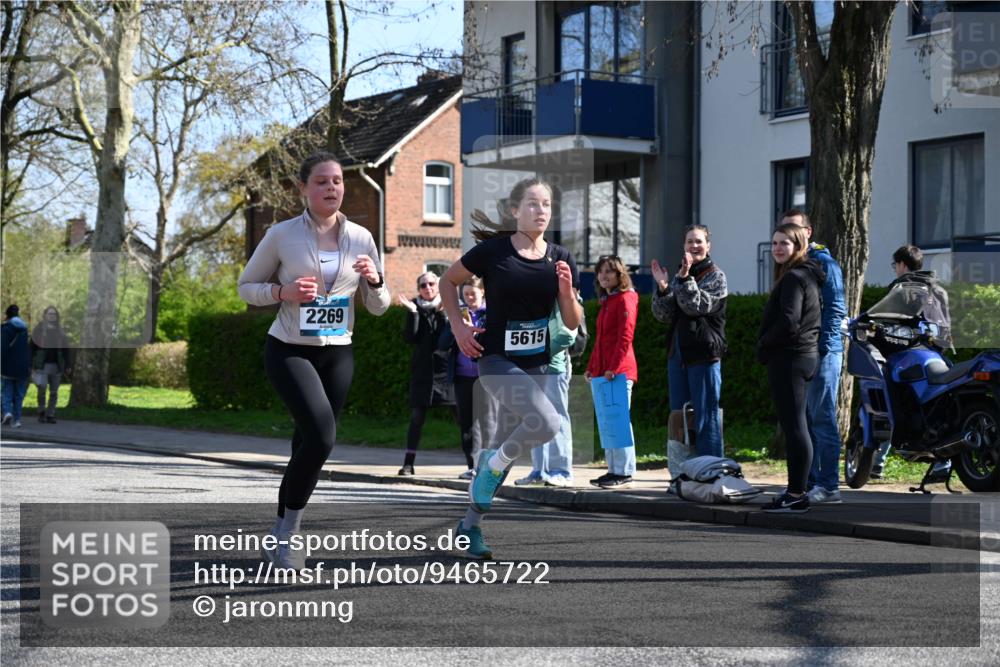12.04.2026 - 45. Internationalen Wilhelmsburger Insellauf J. Mangold http://msf.ph/oto/9465722 12.04.2026 10:58:52 Ziel 2989, 3825, 5615, 3150, 2269, 5366, 3044, 3045, 3582, 4896, 2308, 5419, 2931, 2930 meine-sportfotos.de