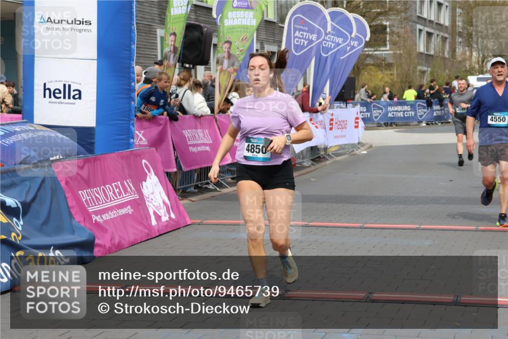 12.04.2026 - 45. Internationalen Wilhelmsburger Insellauf Strokosch-Dieckow http://msf.ph/oto/9465739 12.04.2026 13:12:47 Ziel 4850, 4550, 3914, 2545, 3352 meine-sportfotos.de