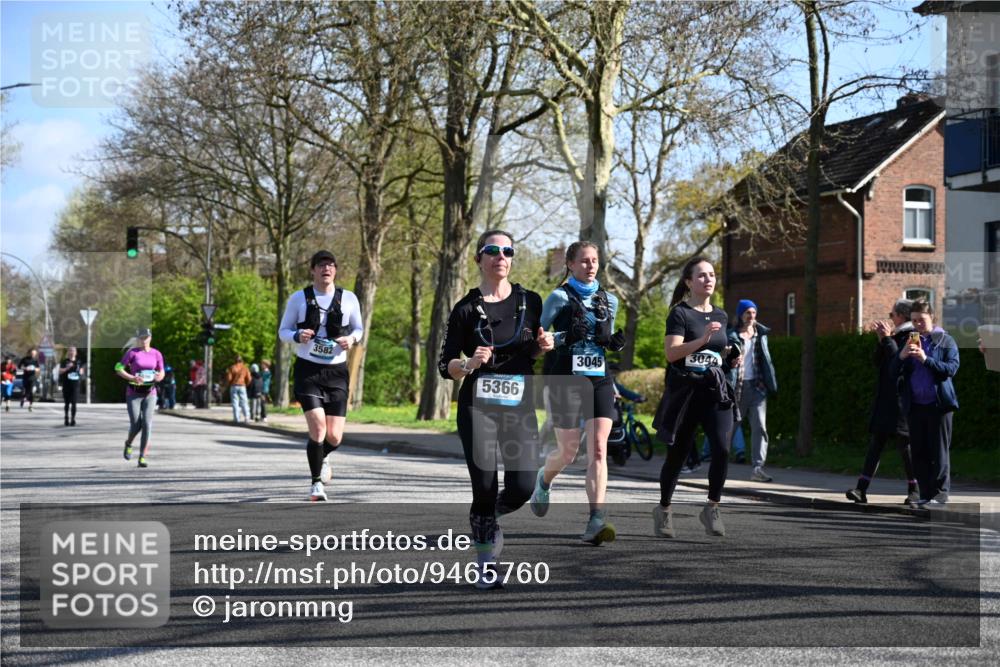 12.04.2026 - 45. Internationalen Wilhelmsburger Insellauf J. Mangold http://msf.ph/oto/9465760 12.04.2026 10:59:06 Ziel 5366, 3044, 3045, 3582, 4896, 2308, 5419, 2931, 2930, 4004, 4004, 2858, 5699, 5698, 4101, 2529 meine-sportfotos.de