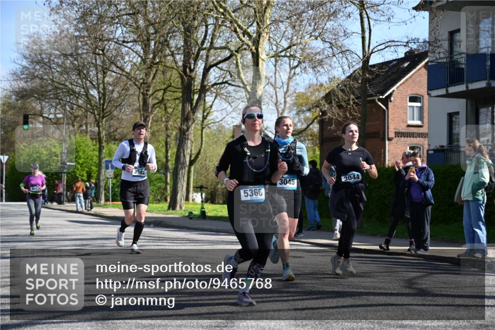 12.04.2026 - 45. Internationalen Wilhelmsburger Insellauf J. Mangold http://msf.ph/oto/9465768 12.04.2026 10:59:07 Ziel 5366, 3044, 3045, 3582, 4896, 2308, 2308, 5419, 2931, 2930, 4004, 2858, 2858, 5699, 5698, 4101, 2529, 3194 meine-sportfotos.de