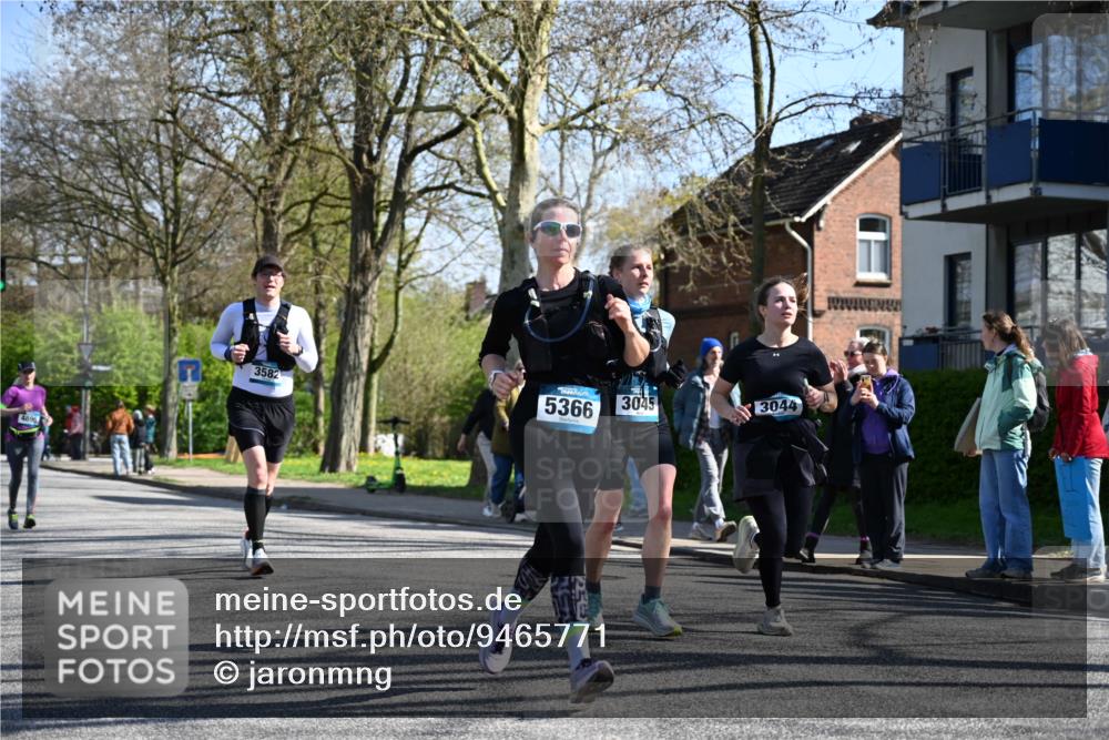 12.04.2026 - 45. Internationalen Wilhelmsburger Insellauf J. Mangold http://msf.ph/oto/9465771 12.04.2026 10:59:07 Ziel 5366, 3044, 3045, 3582, 4896, 2308, 2308, 5419, 2931, 2930, 4004, 2858, 2858, 5699, 5698, 4101, 2529, 3194 meine-sportfotos.de