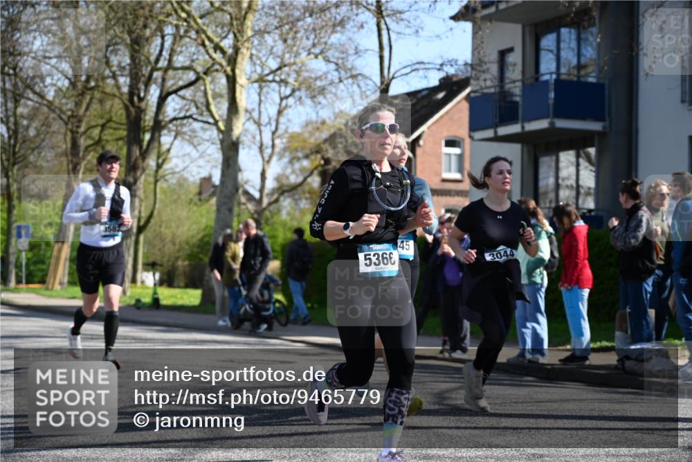 12.04.2026 - 45. Internationalen Wilhelmsburger Insellauf J. Mangold http://msf.ph/oto/9465779 12.04.2026 10:59:07 Ziel 5366, 3044, 3045, 3582, 4896, 2308, 2308, 5419, 2931, 2930, 4004, 2858, 2858, 5699, 5698, 4101, 2529, 3194 meine-sportfotos.de