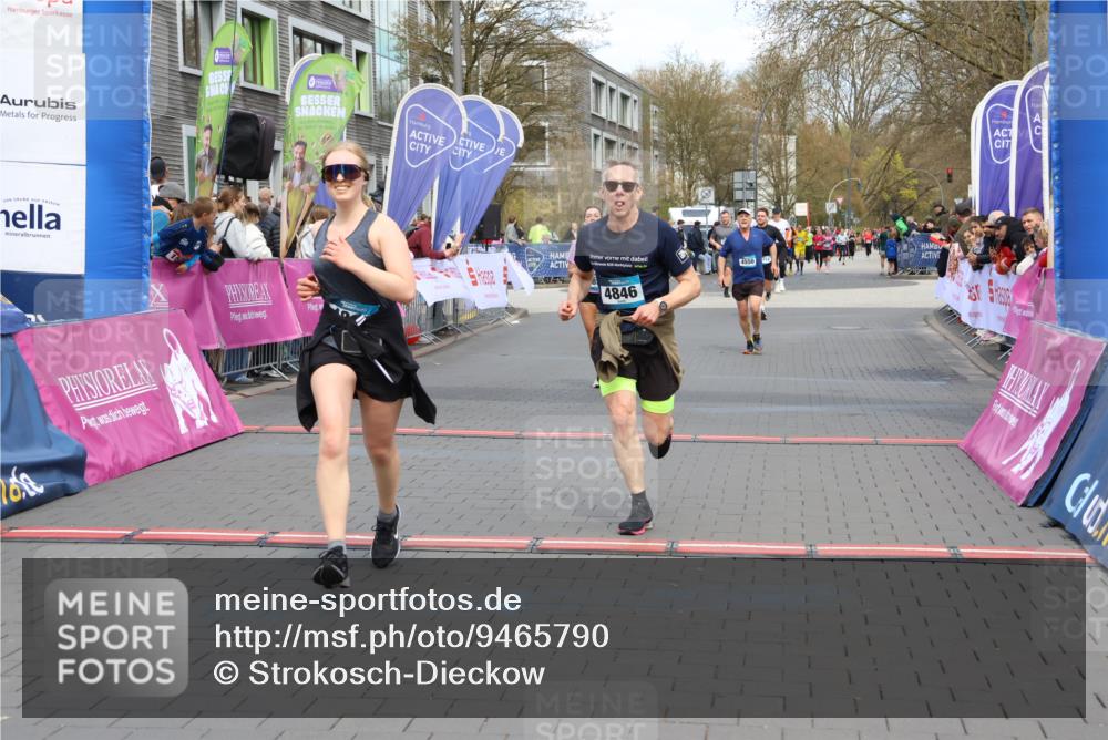 12.04.2026 - 45. Internationalen Wilhelmsburger Insellauf Strokosch-Dieckow http://msf.ph/oto/9465790 12.04.2026 13:12:43 Ziel 4847, 4846, 4850, 4550 meine-sportfotos.de