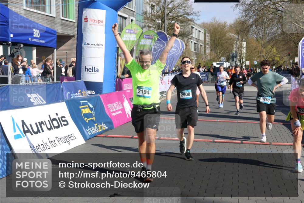 12.04.2026 - 45. Internationalen Wilhelmsburger Insellauf Strokosch-Dieckow http://msf.ph/oto/9465804 12.04.2026 10:58:42 Ziel 2194, 2900, 3260, 3568, 4352, 4215, 4394 meine-sportfotos.de