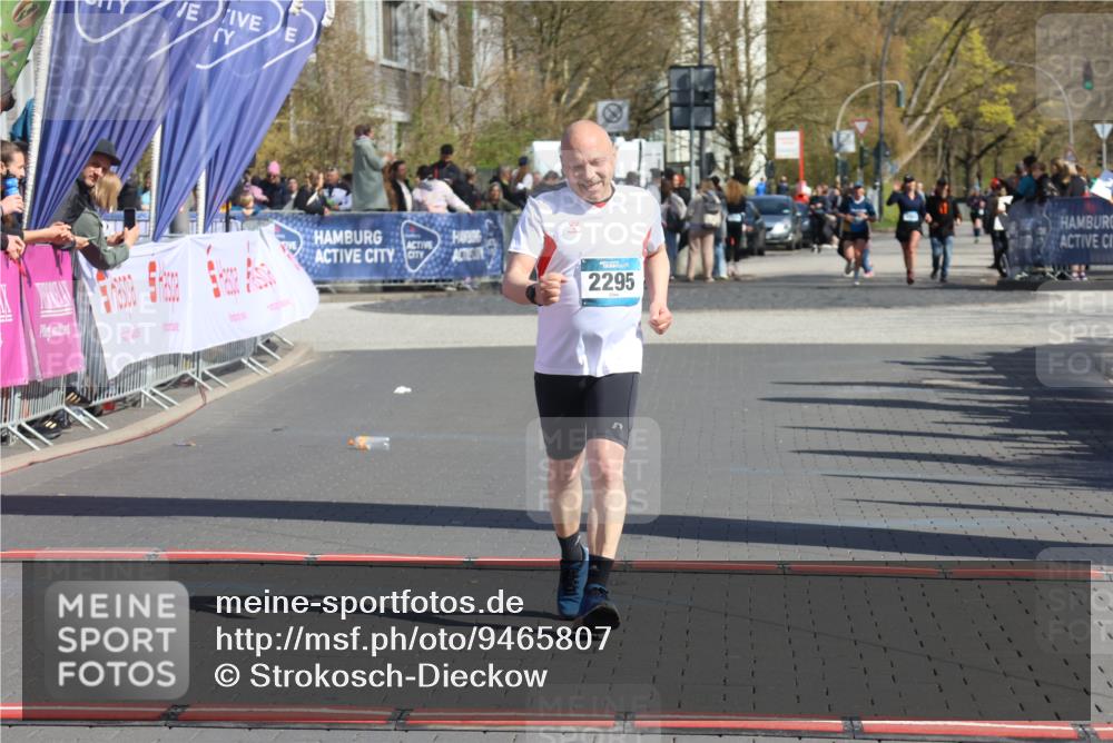 12.04.2026 - 45. Internationalen Wilhelmsburger Insellauf Strokosch-Dieckow http://msf.ph/oto/9465807 12.04.2026 11:16:15 Ziel 2295 meine-sportfotos.de