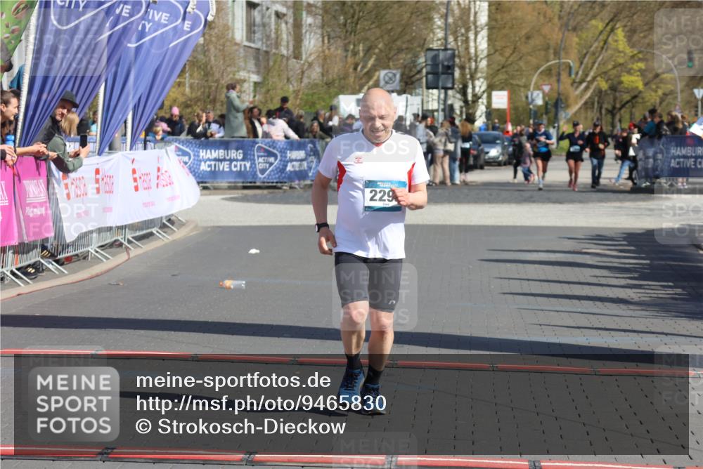 12.04.2026 - 45. Internationalen Wilhelmsburger Insellauf Strokosch-Dieckow http://msf.ph/oto/9465830 12.04.2026 11:16:15 Ziel 2295 meine-sportfotos.de