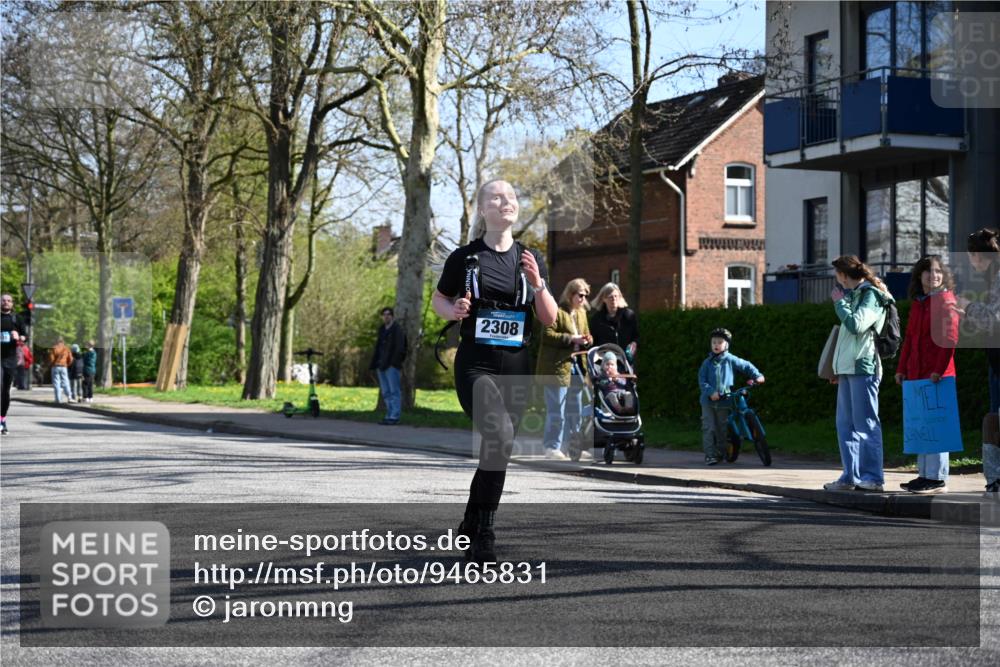 12.04.2026 - 45. Internationalen Wilhelmsburger Insellauf J. Mangold http://msf.ph/oto/9465831 12.04.2026 10:59:18 Ziel 5366, 3044, 3045, 3582, 4896, 2308, 5419, 2931, 2930, 4004, 4004, 2858, 5699, 5698, 4101, 2529, 2529, 3194, 3367, 3468, 2665 meine-sportfotos.de