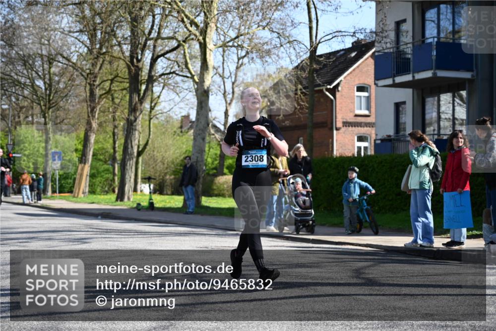 12.04.2026 - 45. Internationalen Wilhelmsburger Insellauf J. Mangold http://msf.ph/oto/9465832 12.04.2026 10:59:18 Ziel 5366, 3044, 3045, 3582, 4896, 2308, 5419, 2931, 2930, 4004, 4004, 2858, 5699, 5698, 4101, 2529, 2529, 3194, 3367, 3468, 2665 meine-sportfotos.de