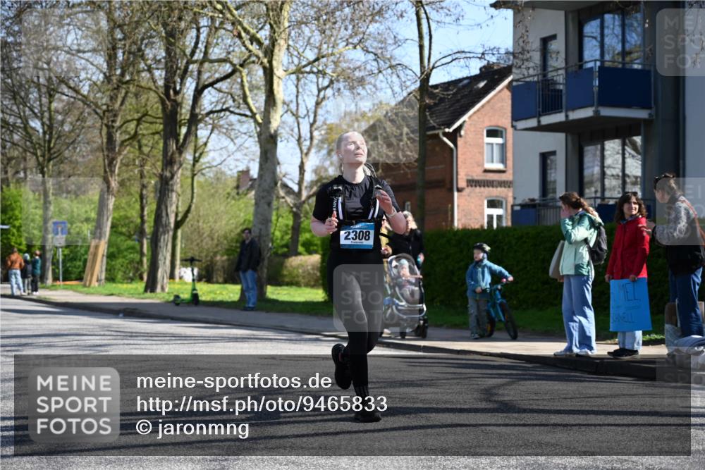 12.04.2026 - 45. Internationalen Wilhelmsburger Insellauf J. Mangold http://msf.ph/oto/9465833 12.04.2026 10:59:18 Ziel 5366, 3044, 3045, 3582, 4896, 2308, 5419, 2931, 2930, 4004, 4004, 2858, 5699, 5698, 4101, 2529, 2529, 3194, 3367, 3468, 2665 meine-sportfotos.de