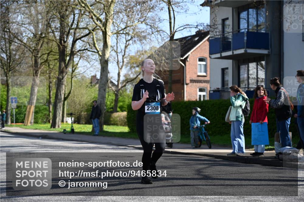 12.04.2026 - 45. Internationalen Wilhelmsburger Insellauf J. Mangold http://msf.ph/oto/9465834 12.04.2026 10:59:18 Ziel 5366, 3044, 3045, 3582, 4896, 2308, 5419, 2931, 2930, 4004, 4004, 2858, 5699, 5698, 4101, 2529, 2529, 3194, 3367, 3468, 2665 meine-sportfotos.de