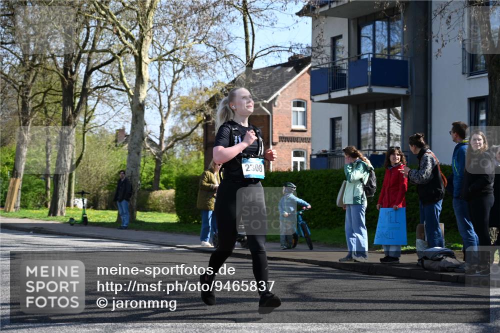 12.04.2026 - 45. Internationalen Wilhelmsburger Insellauf J. Mangold http://msf.ph/oto/9465837 12.04.2026 10:59:18 Ziel 5366, 3044, 3045, 3582, 4896, 2308, 5419, 2931, 2930, 4004, 4004, 2858, 5699, 5698, 4101, 2529, 2529, 3194, 3367, 3468, 2665 meine-sportfotos.de