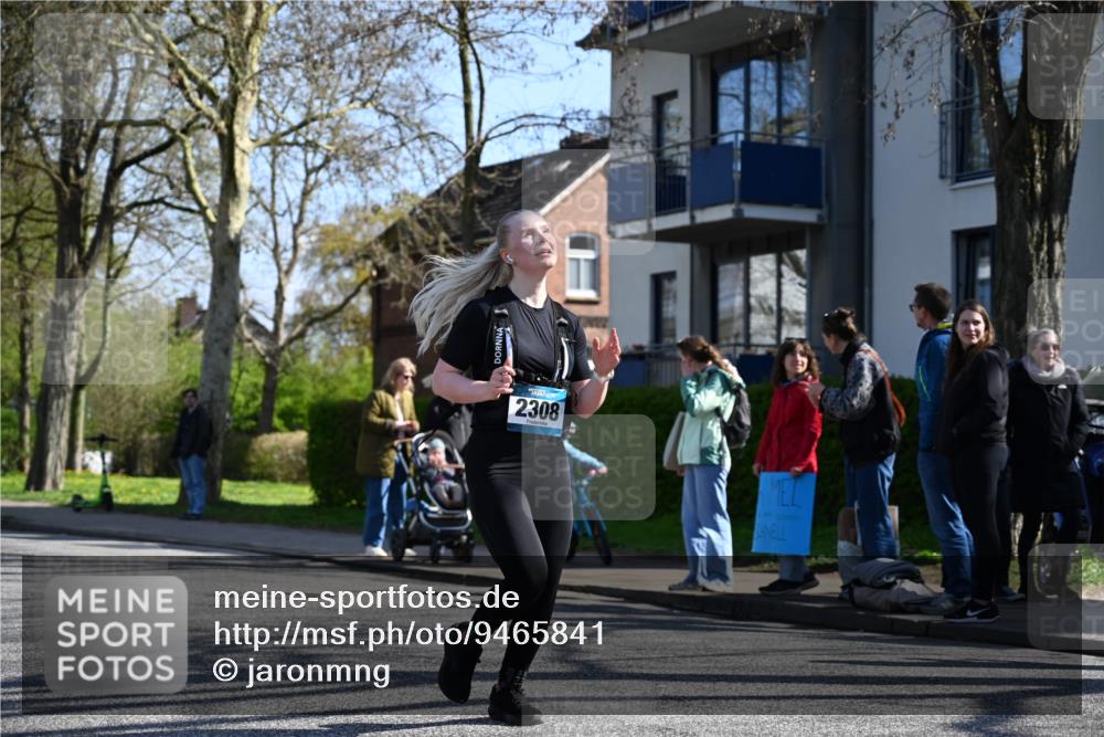 12.04.2026 - 45. Internationalen Wilhelmsburger Insellauf J. Mangold http://msf.ph/oto/9465841 12.04.2026 10:59:18 Ziel 5366, 3044, 3045, 3582, 4896, 2308, 5419, 2931, 2930, 4004, 4004, 2858, 5699, 5698, 4101, 2529, 2529, 3194, 3367, 3468, 2665 meine-sportfotos.de