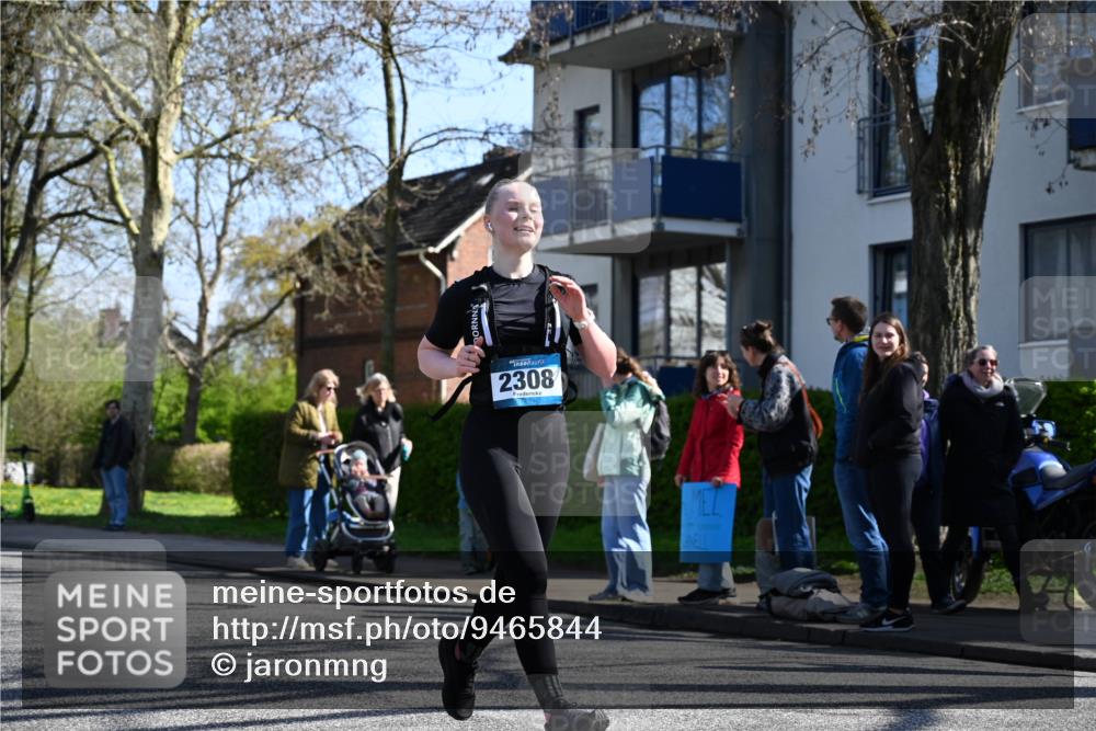 12.04.2026 - 45. Internationalen Wilhelmsburger Insellauf J. Mangold http://msf.ph/oto/9465844 12.04.2026 10:59:18 Ziel 5366, 3044, 3045, 3582, 4896, 2308, 5419, 2931, 2930, 4004, 4004, 2858, 5699, 5698, 4101, 2529, 2529, 3194, 3367, 3468, 2665 meine-sportfotos.de